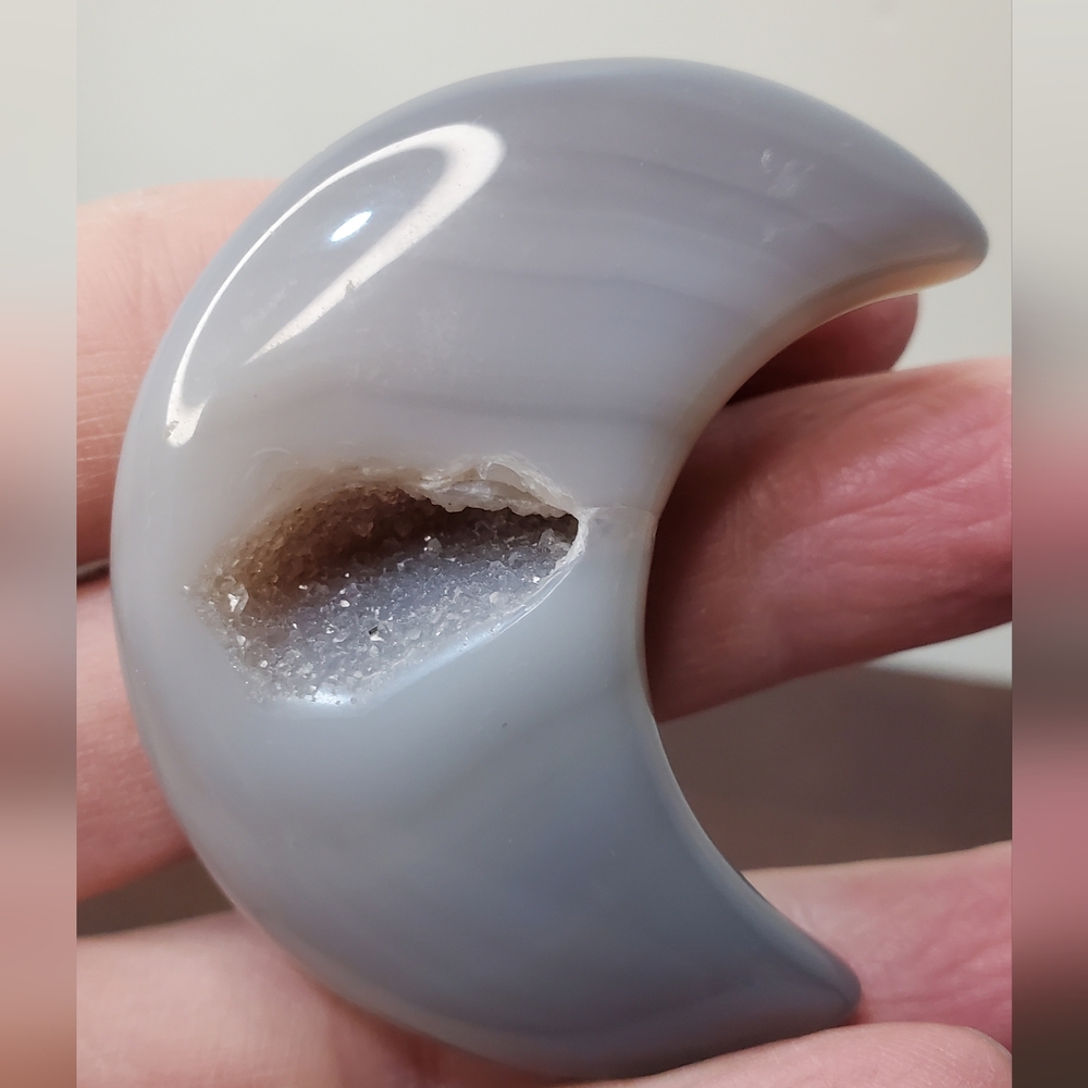 Banded Agate Crystal Moon - Picture 8 of 11